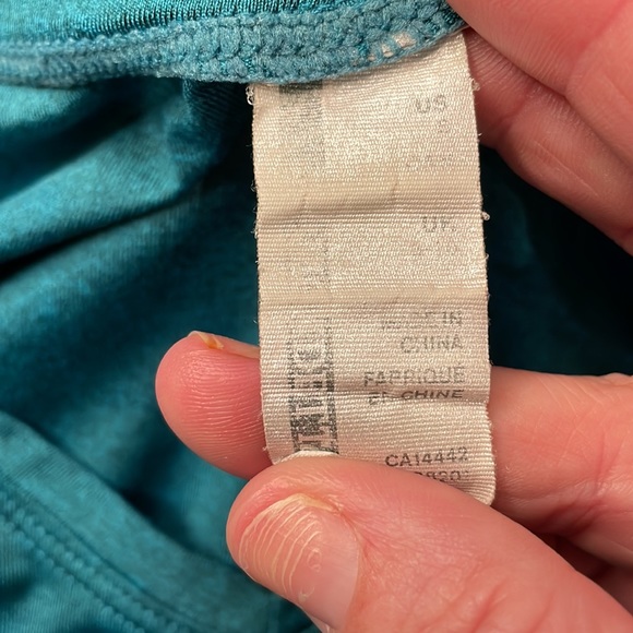 Workout Top size S EUC beautiful colour - Picture 2 of 4